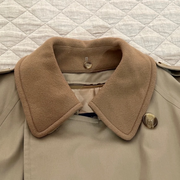 BURBERRY | Double-Breasted Trench Coat with Removable Liner - Picture 9 of 12